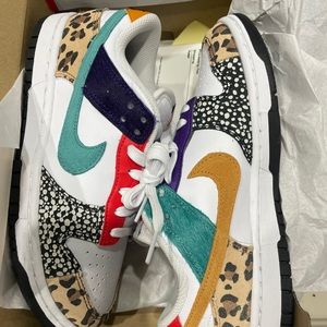 The shoes are brand new. They didn’t fit.